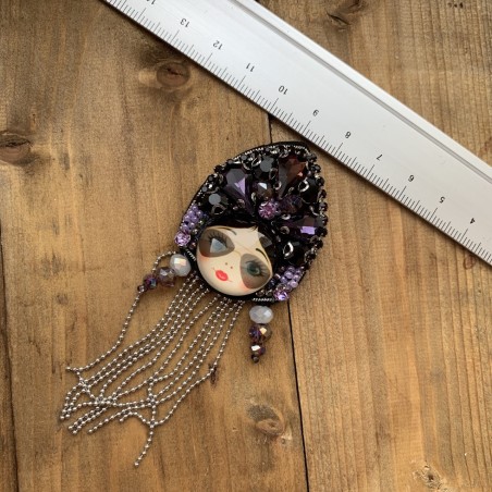 Нашивка на основе из фетра со стразами и цепочками «Русская красавица»