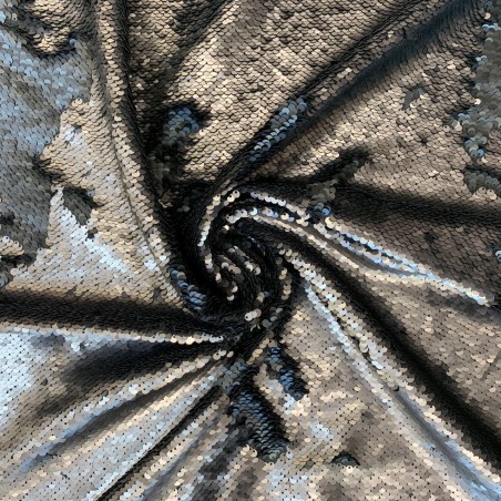 Ткань пайетки на атласе