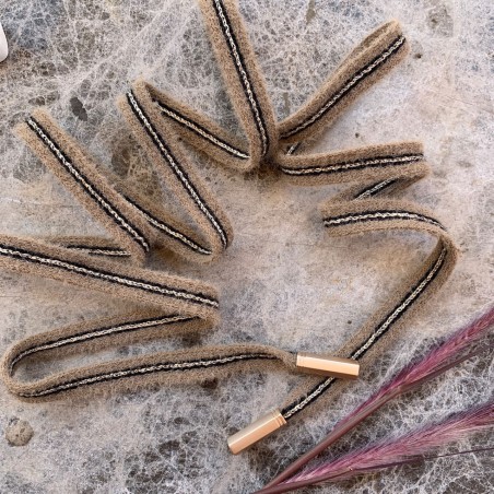 Мягкие пушистые шнурки цвета какао с чёрными и золотистой полосками