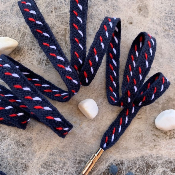 Темно-синие плетёные шнурки с красно-белым декором