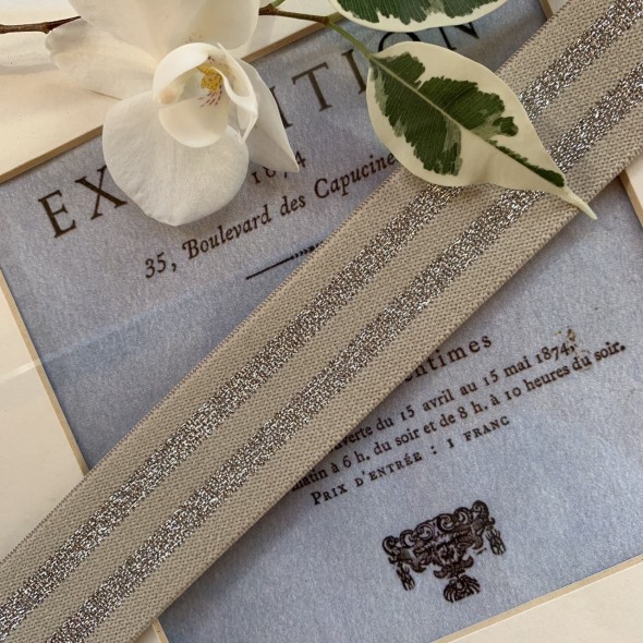 Резинка эластичная для поясов бежевая с серебристыми полосками