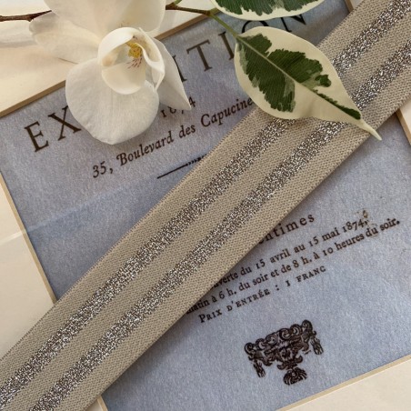 Резинка эластичная для поясов бежевая с серебристыми полосками