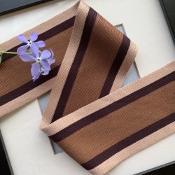 Лампасы трикотажные , широкие, в коричневых тонах.