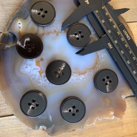 Пуговицы костюмные коричневые 20 мм