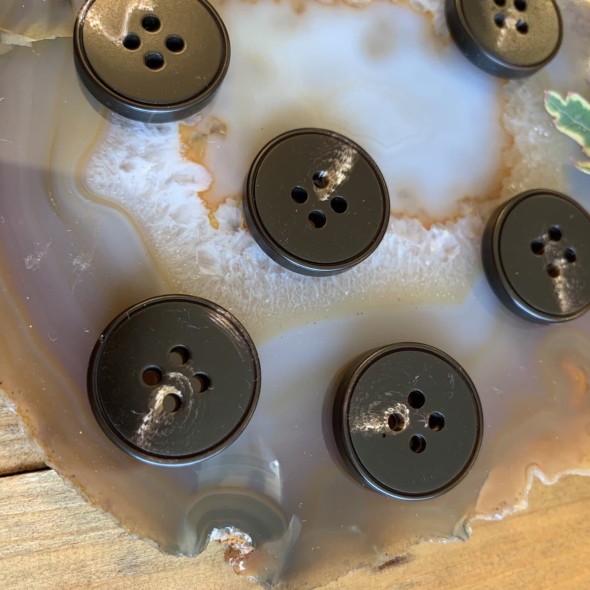 Пуговицы костюмные коричневые 20 мм