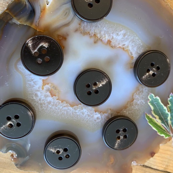 Пуговицы костюмные коричневые 20 мм