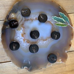 Пуговицы костюмные коричневые 15 мм