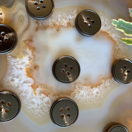 Пуговицы костюмные коричневые 15 мм 2