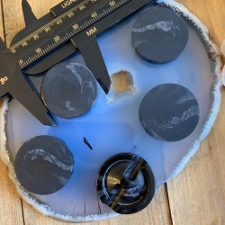 Пуговицы костюмные черно-серые 25 мм на плоской ножке