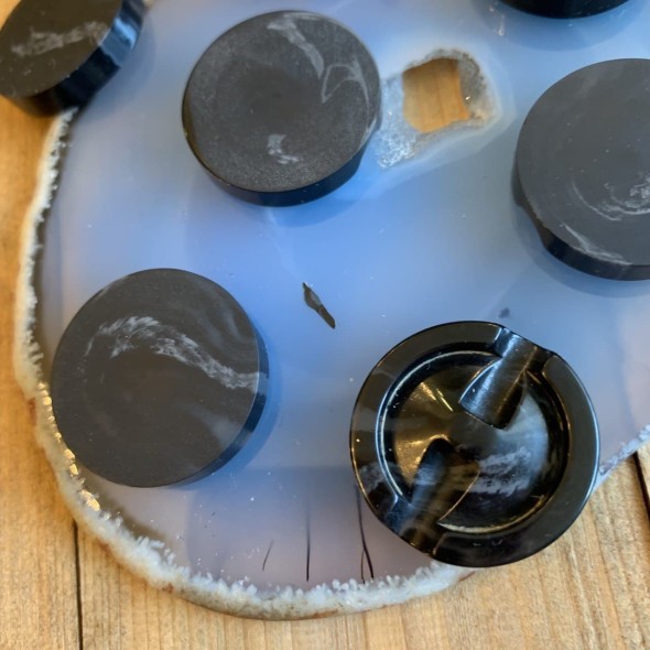 Пуговицы костюмные черно-серые  на плоской ножке 21 мм