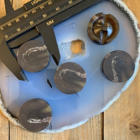 Пуговицы костюмные серо-коричневые  21 мм на плоской ножке