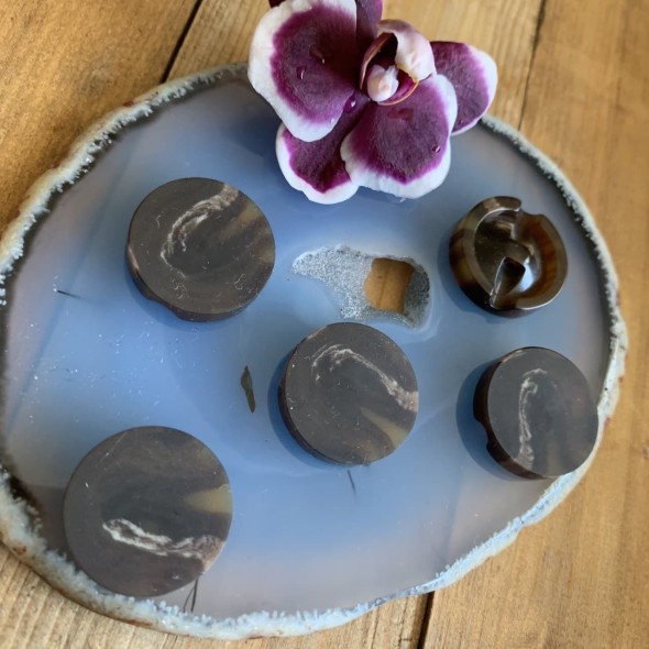 Пуговицы костюмные серо-коричневые  21 мм на плоской ножке