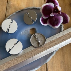 Пуговицы металлические серебристые матовые