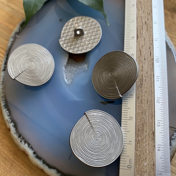 Пуговицы металлические серебристые матовые