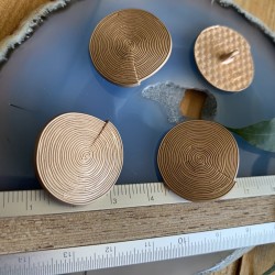 Пуговицы металлические золотистые матовые