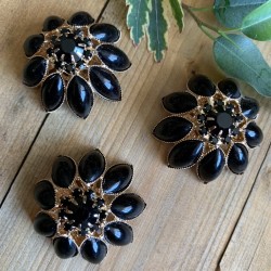 Пуговицы из золотистого металла с крупными эмалевыми вставками