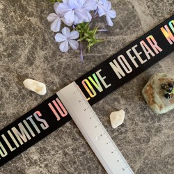 Тесьма репсовая чёрная плотная с переливающимся текстом, ширина 3 см