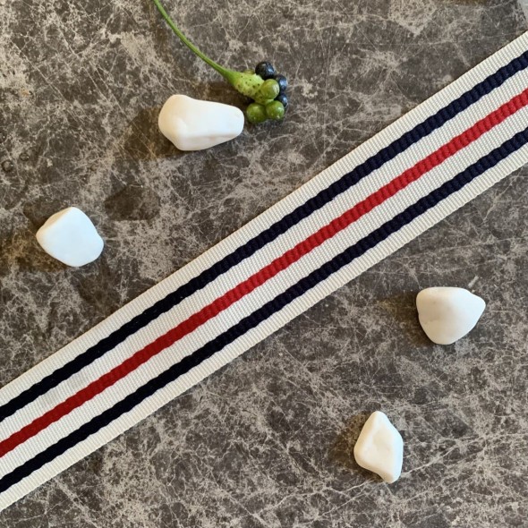 Репсовая тесьма молочного цвета с синими и красной полосками