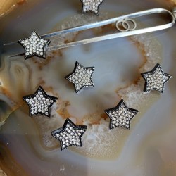 Рубашечные пуговицы звёзды цвета темного серебра со стазами