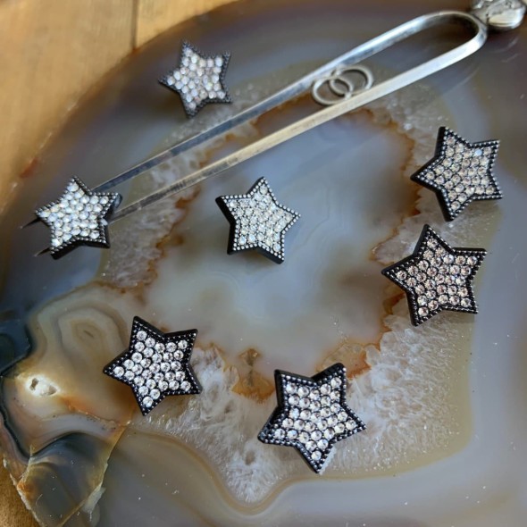 Рубашечные пуговицы звёзды цвета темного серебра со стазами