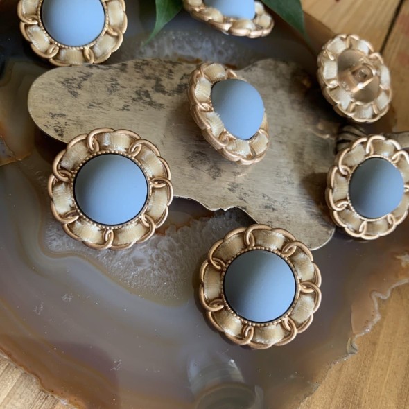 Пуговицы лёгкий матовый металл с бархатной лентой