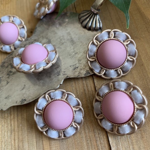 Пуговицы на ножке, лёгкий матовый металл с бархатной лентой