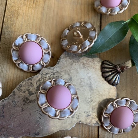 Пуговицы на ножке, лёгкий матовый металл с бархатной лентой