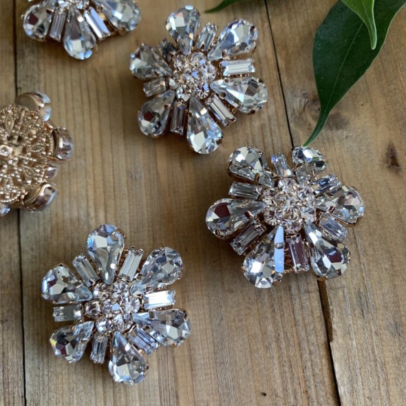 Пуговицы из золотистого металла со стразами кристалл