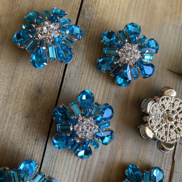 Пуговицы крупные бирюзовые кристаллы в оправе из золотистого металла