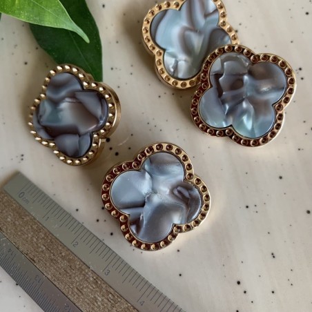 Пуговицы серая эмаль в золотистой оправе в форме клевера