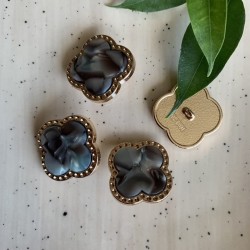 Пуговицы серая эмаль в золотистой оправе в форме клевера
