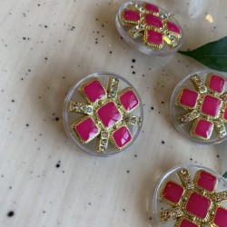 Пуговицы пластиковые с декором из страз и вставками цвета фуксии