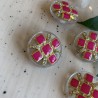 Пуговицы пластиковые с декором из страз и вставками цвета фуксии