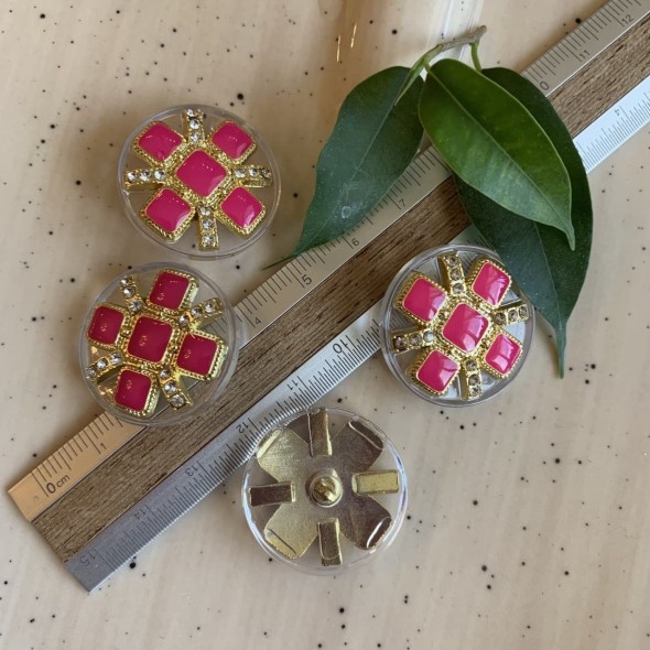 Пуговицы пластиковые с декором из страз и вставками цвета фуксии