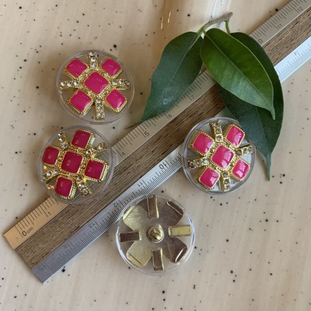 Пуговицы пластиковые с декором из страз и вставками цвета фуксии