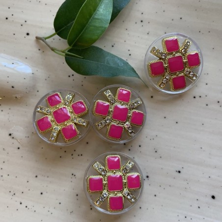 Пуговицы пластиковые с декором из страз и вставками цвета фуксии