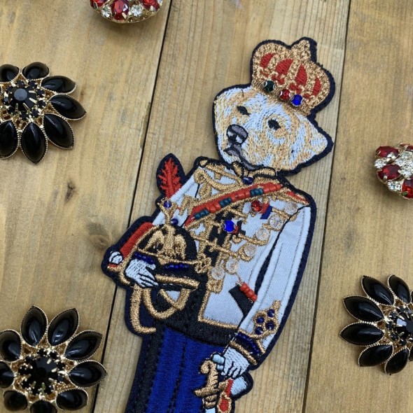 Нашивка текстильная собака в военной форме со стразами