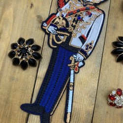 Нашивка текстильная собака в военной форме со стразами