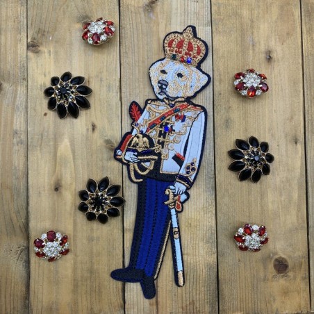 Нашивка текстильная собака в военной форме со стразами