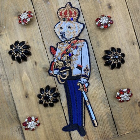 Нашивка текстильная собака в военной форме со стразами