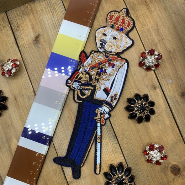 Нашивка текстильная собака в военной форме со стразами