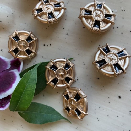 Пуговицы из лёгкого металла золотистые матовые 23 мм 2