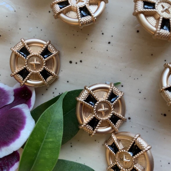 Пуговицы из лёгкого металла золотистые матовые 23 мм