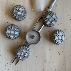 Пуговицы из лёгкого металла цвета матового серебра с перламутровыми вставками,  25 мм