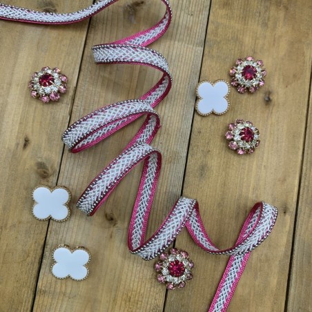 Тесьма декоративная плетёная цвета фуксии с цепочкой мониль серебристого цвета