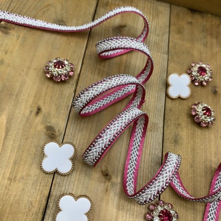 Тесьма декоративная плетёная цвета фуксии с цепочкой мониль серебристого цвета