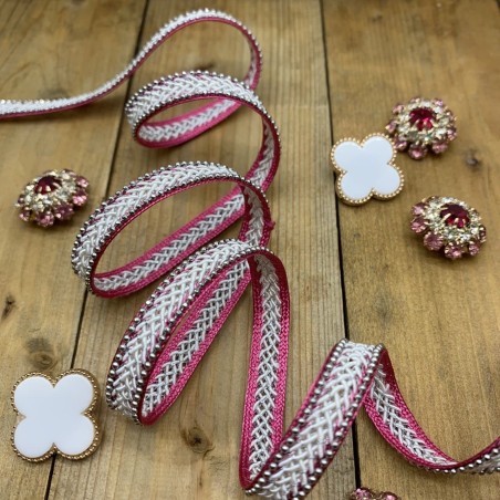 Тесьма декоративная плетёная цвета фуксии с цепочкой мониль серебристого цвета