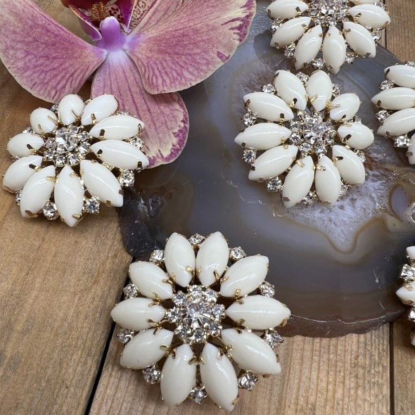 Пуговицы с молочной эмалью и стразами кристалл