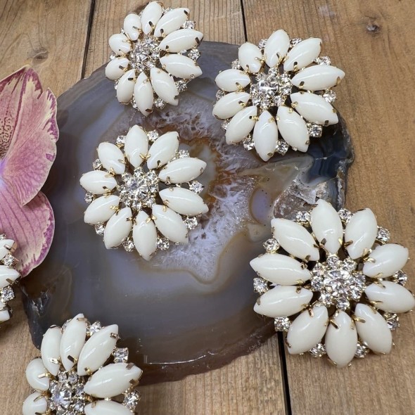 Пуговицы с молочной эмалью и стразами кристалл