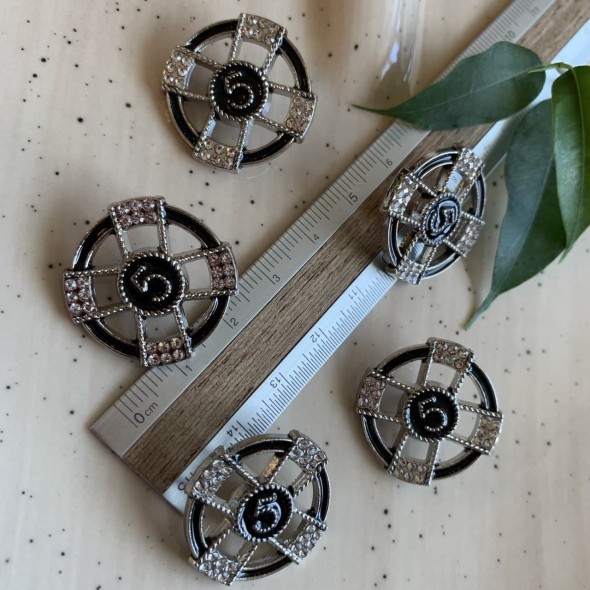 Серебристые пуговицы с чёрной эмалью и мелкими стразами, 25 мм